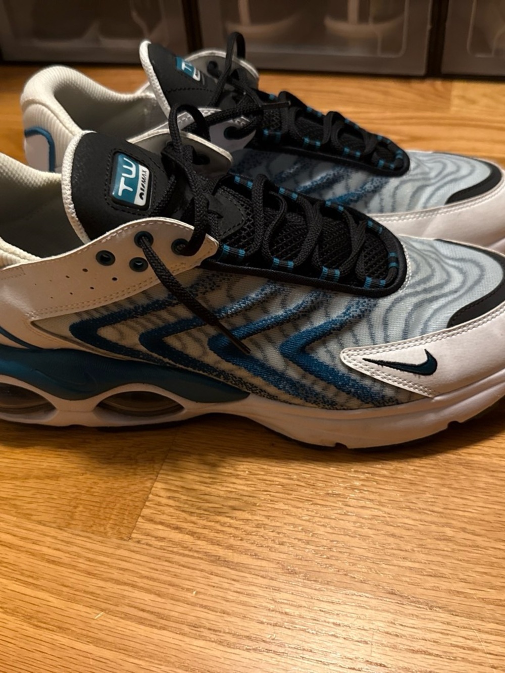 Nike Men’s Tuned Running Sneakers White/Teal/Black